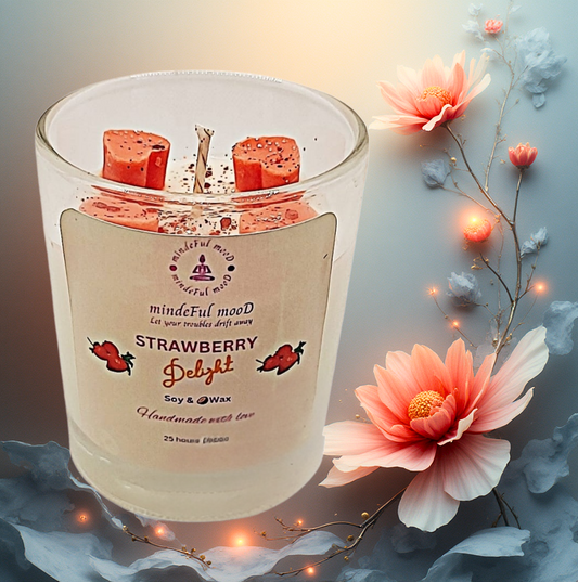 Strawberry Delight Soy & Coconut Candle 20cl by mindeFul mooD