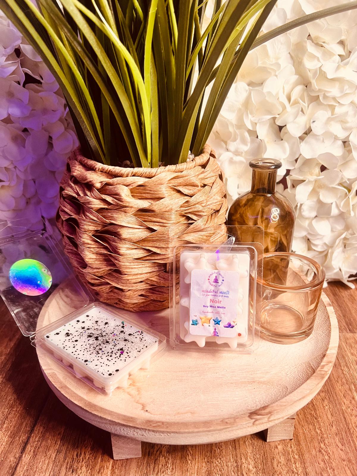 Handmade Noir Soy Wax Star Clamshell